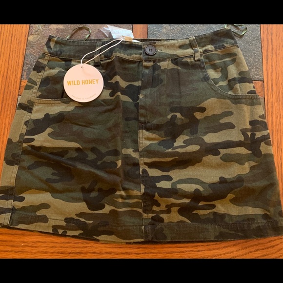 Camo Miniskirt - Picture 2 of 4